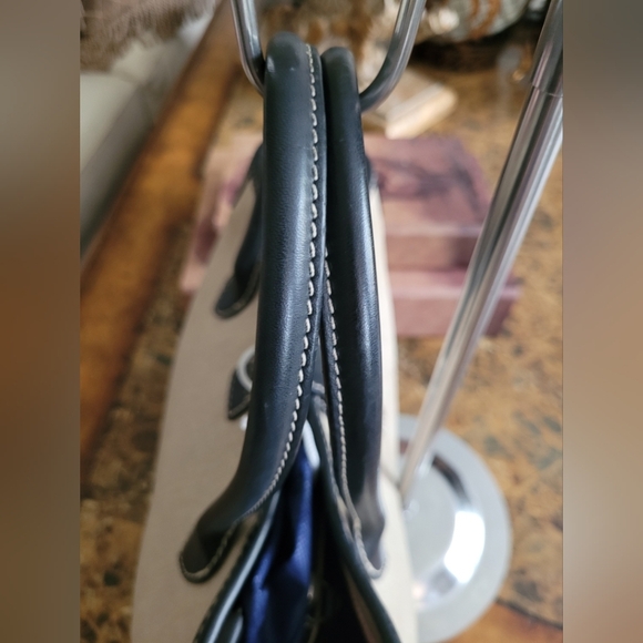 Dooney & Bourke Cream and Black Women's Bag - Picture 6 of 12